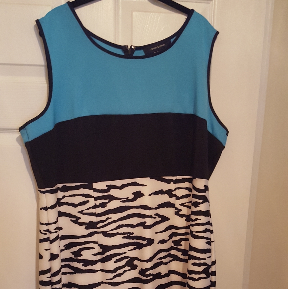 Dress - Picture 2 of 3